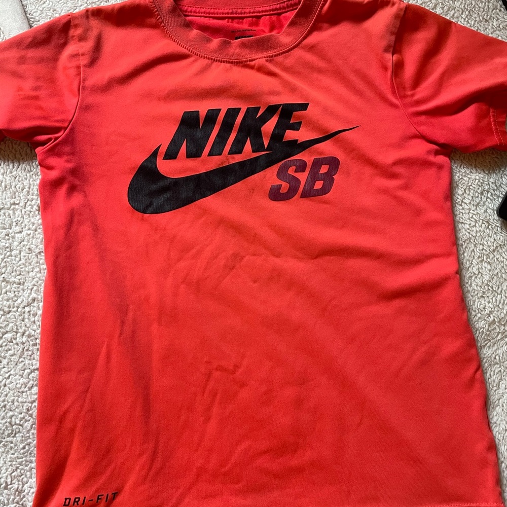 boys orange nike tshirt